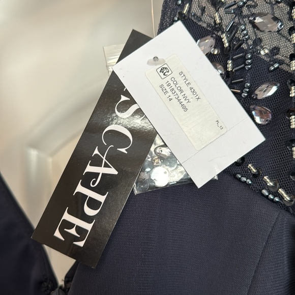 XSCAPE Lana V-Neck Beaded Flutter Sleeve Navy Gown NWT - Picture 8 of 14